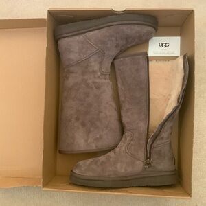 SOLD🆕⭐️UGG Women's Brown Winter Boots
